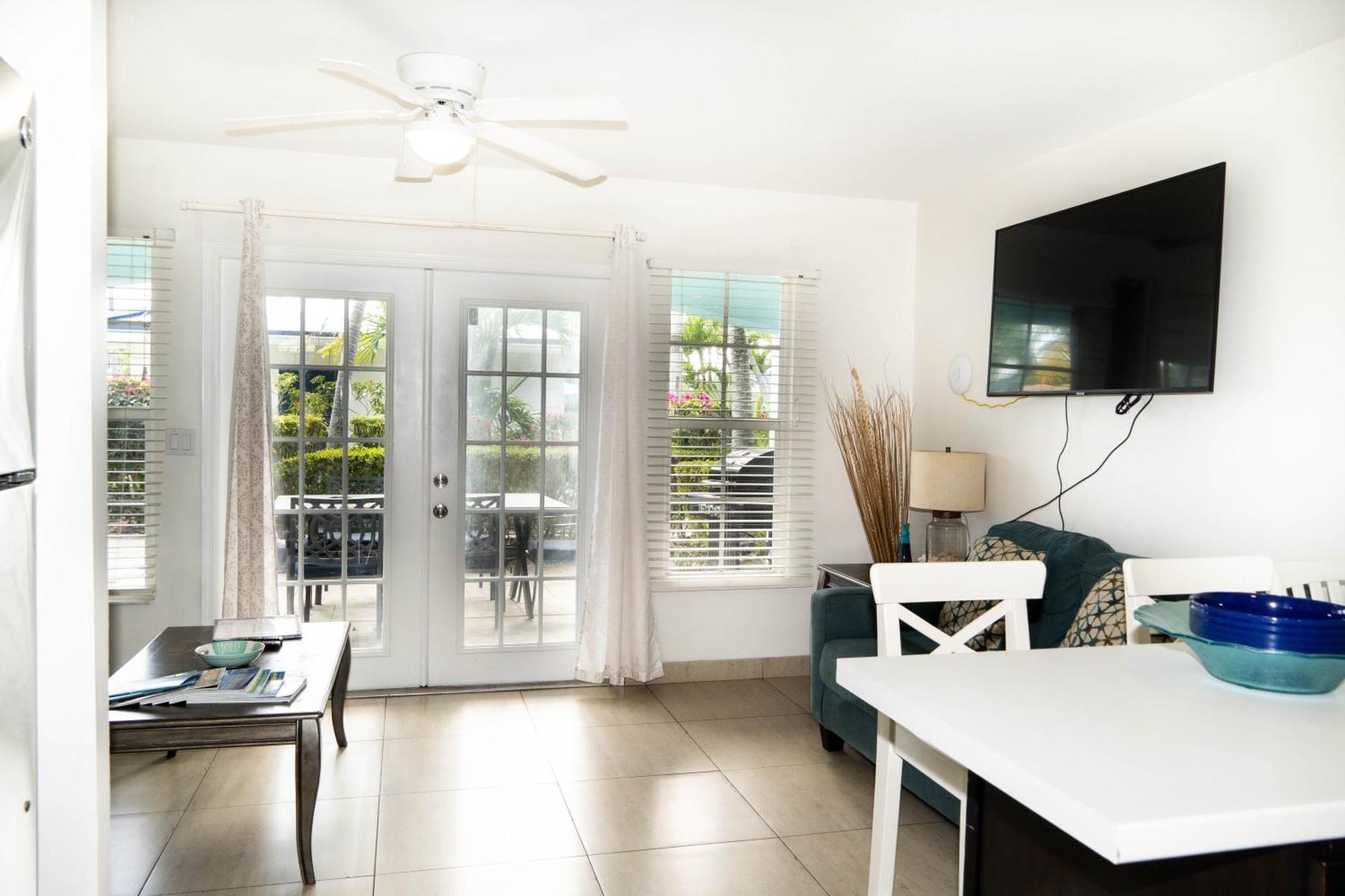 Island Club Turks & Grace Bay Place エクステリア 写真
