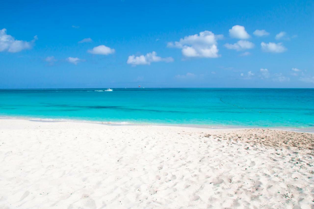 Island Club Turks & Grace Bay Place エクステリア 写真